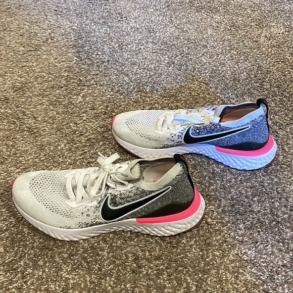 Nike womens epic react sneakers - Picture 4 of 5